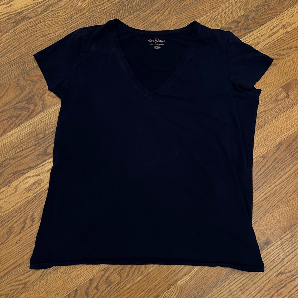 XL Lilly Pulitzer navy blue tshirt